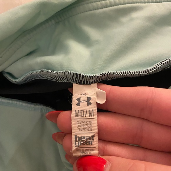 Under Armour Capris, Heatgear, Compression, Size M - Picture 3 of 4